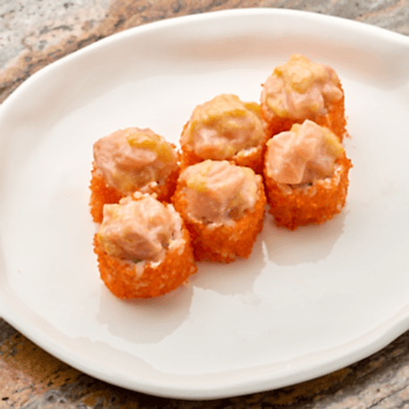 Ролл с лососем и манго